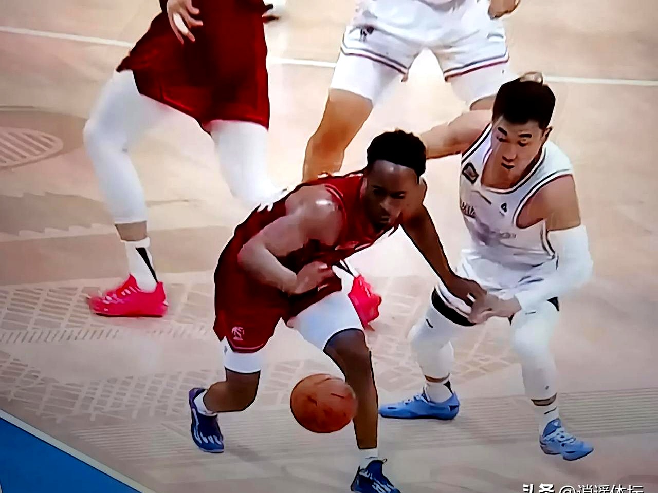 包含激烈对抗的篮球比赛,每一刻都充满着激情和悬念的词条 包含激烈对抗的篮球比赛,每一刻都充满着激情和悬念的词条