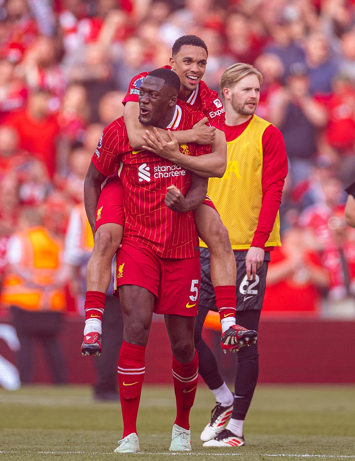 包含利物浦鏖战巴西,莱万关键制胜的词条 包含利物浦鏖战巴西,莱万关键制胜的词条