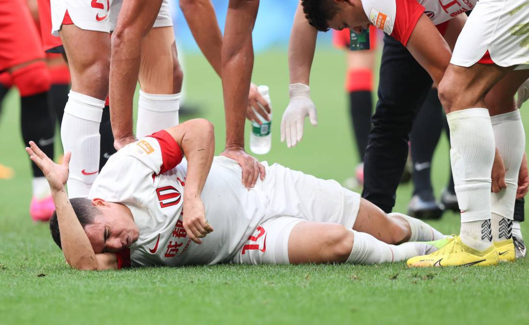 足球明星意外受伤，或将无缘下一场比赛的简单介绍