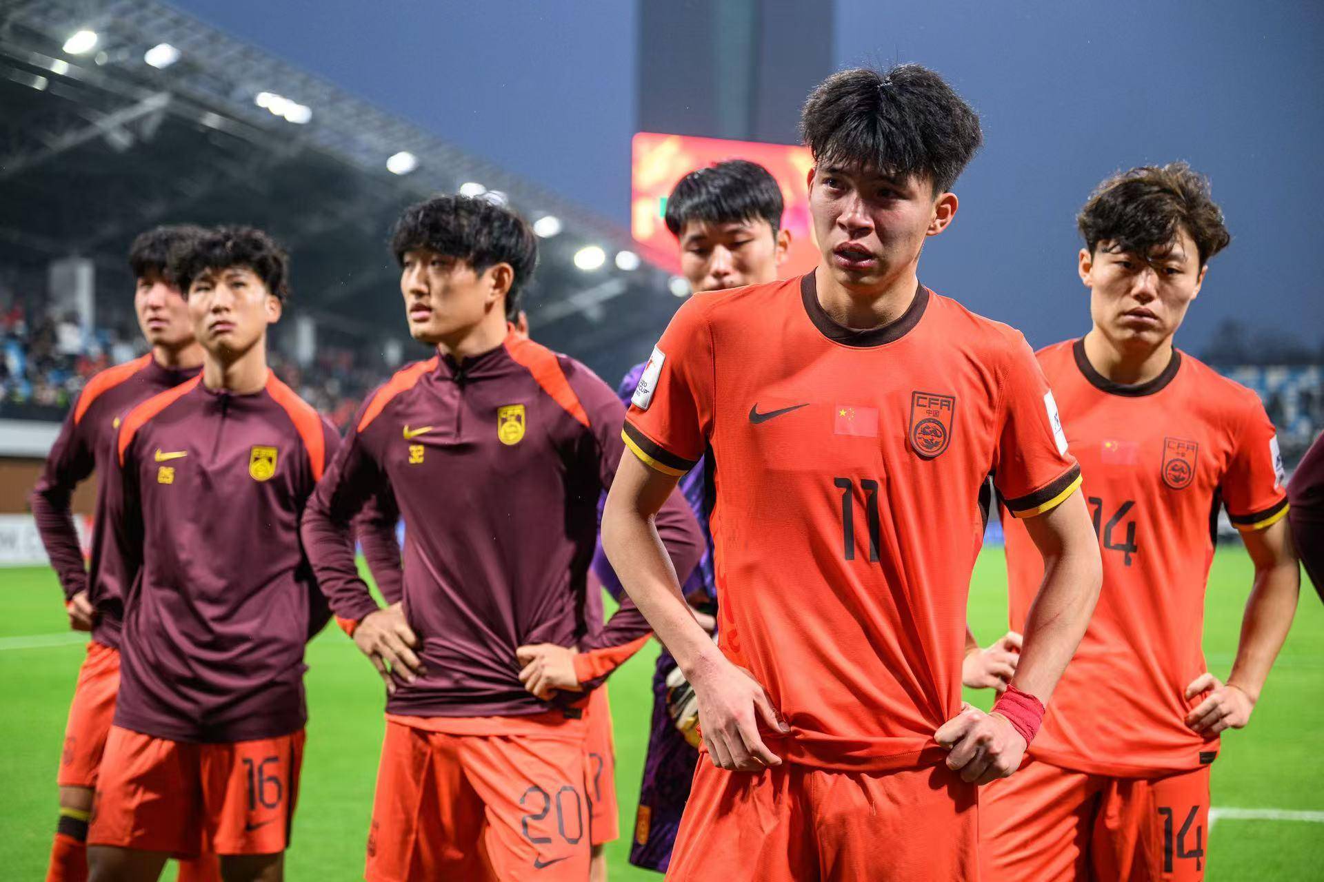 亚洲杯预选赛，中国队完胜对手