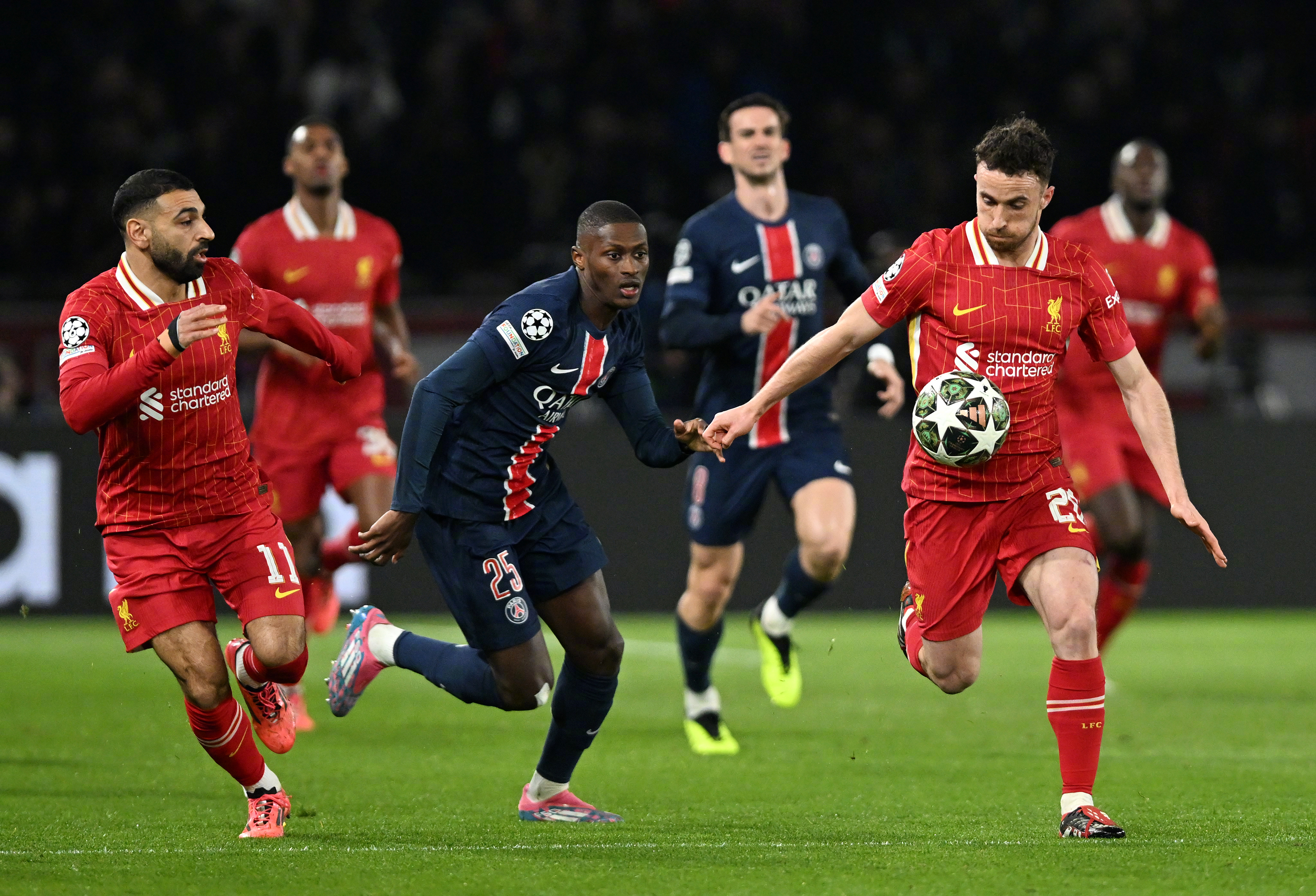 包含巴黎圣日耳曼迎战南特，豪门之争的词条