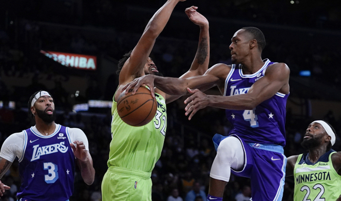 关于公牛败给猛龙，战绩滑坡面临考验压力的信息