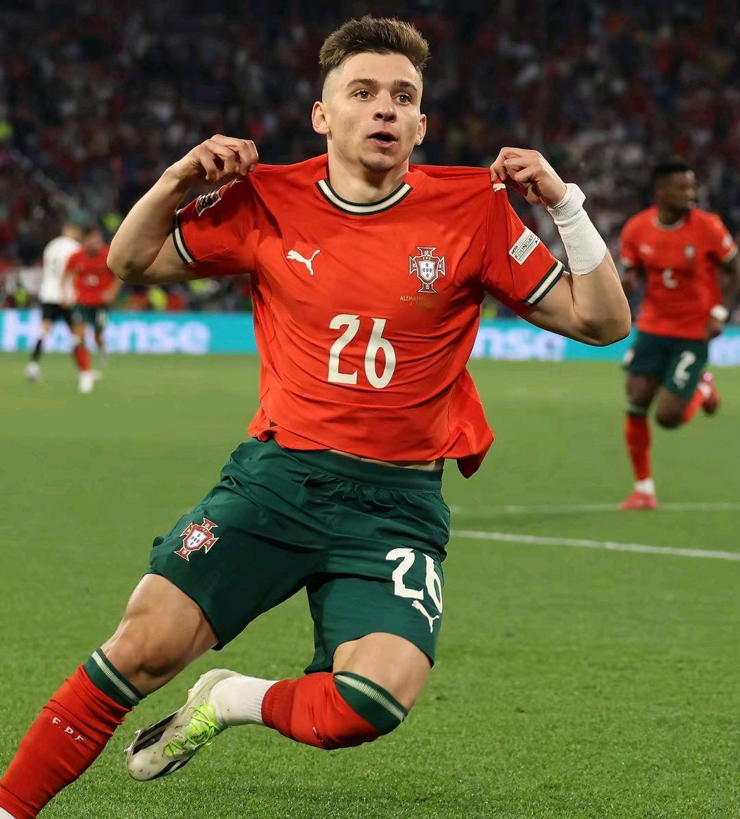 欧国联冠军杯：巴塞卡罗斯火力全开，一骑绝尘的简单介绍