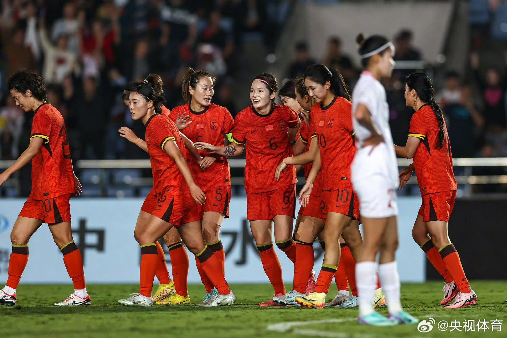 中国女足在国际比赛中获得突破性胜利