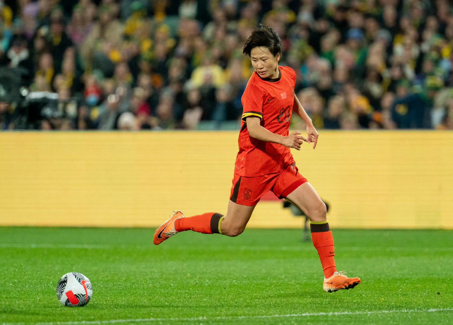 中国女足在国际比赛中获得突破性胜利