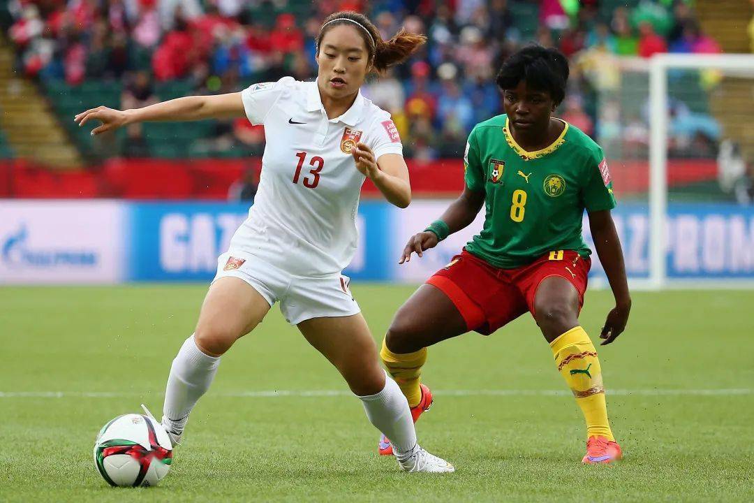 包含巴西女足中场球员转会至英超，引发热议的词条