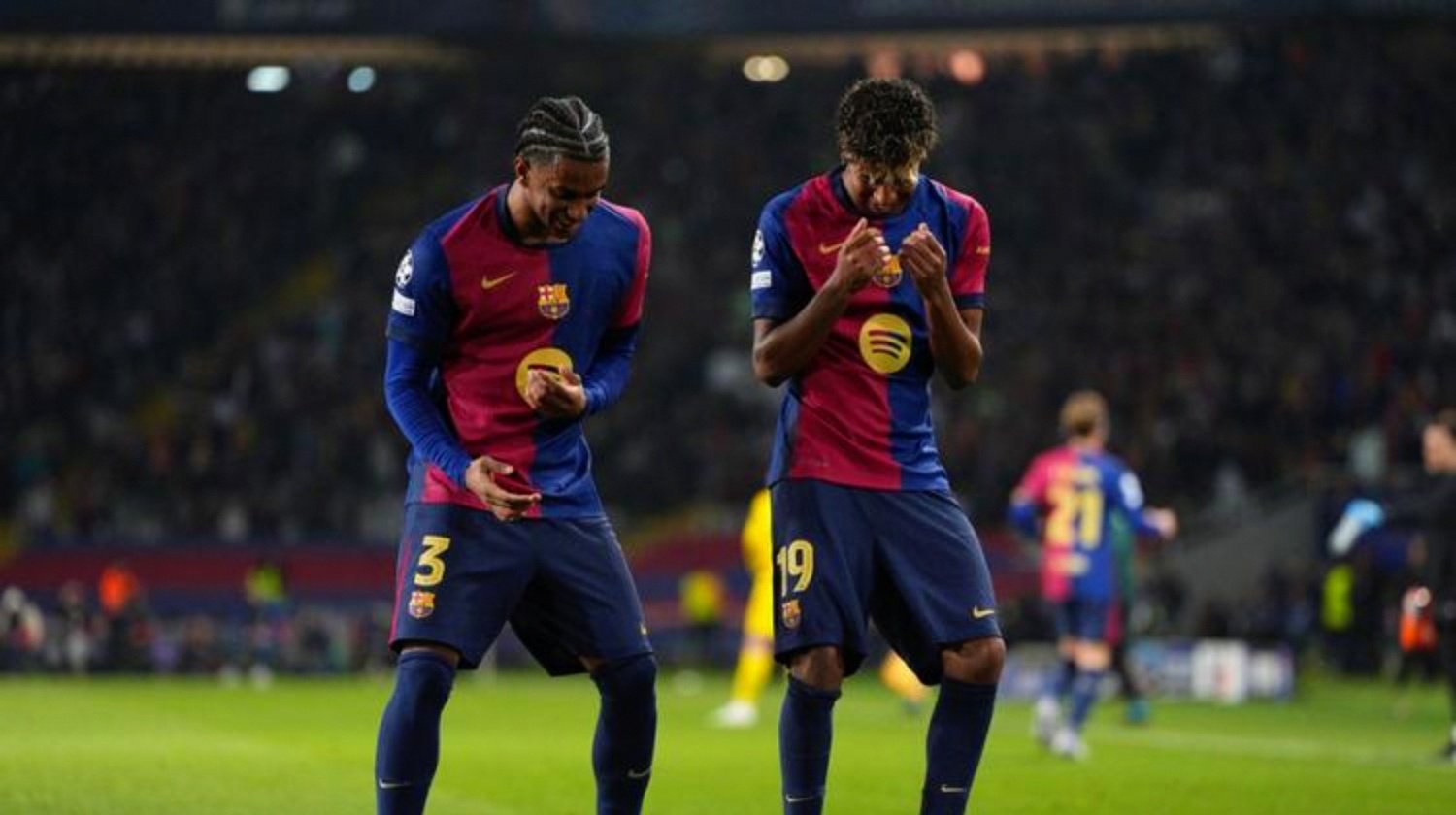 那不勒斯碾压摩洛哥，莱万完成帽子戏法的简单介绍