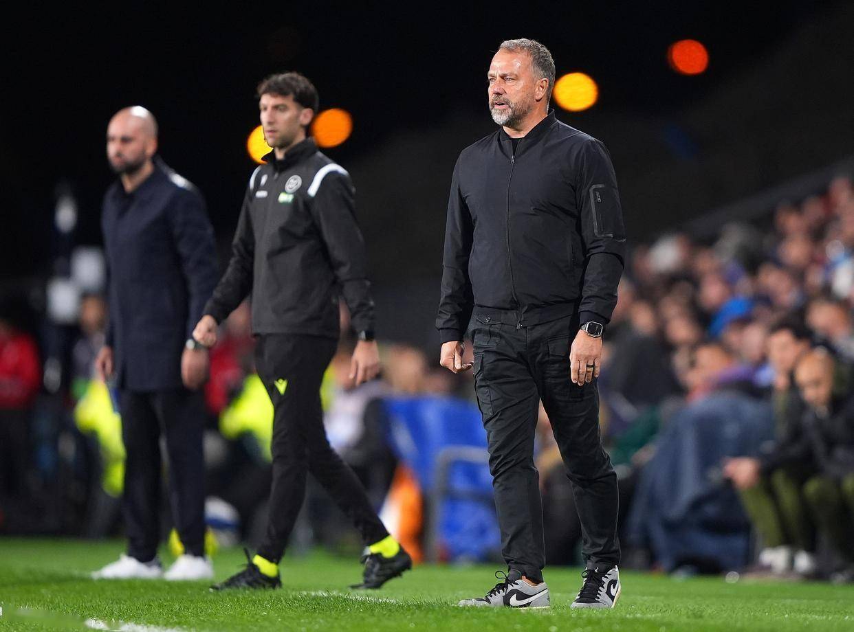 那不勒斯碾压摩洛哥，莱万完成帽子戏法的简单介绍