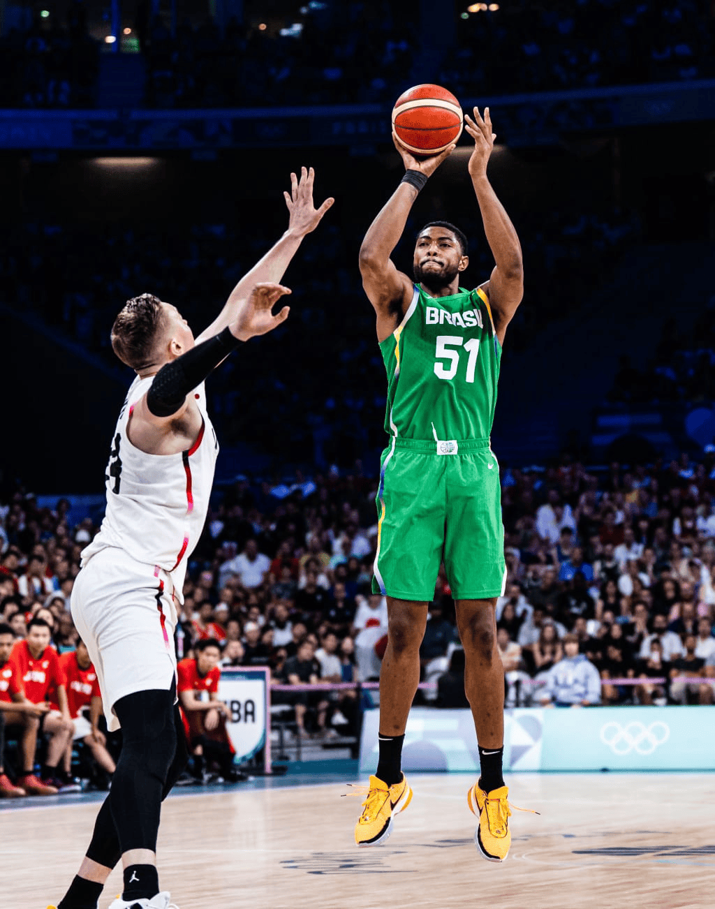 巴西男篮时隔多年再次夺冠，凭借三分球击败对手的简单介绍