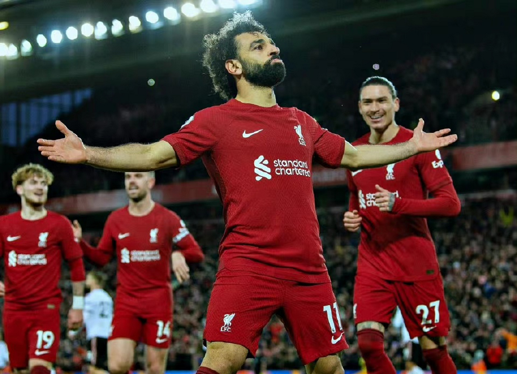 关于阿诺德助攻梅开二度，利物浦客场大胜的信息