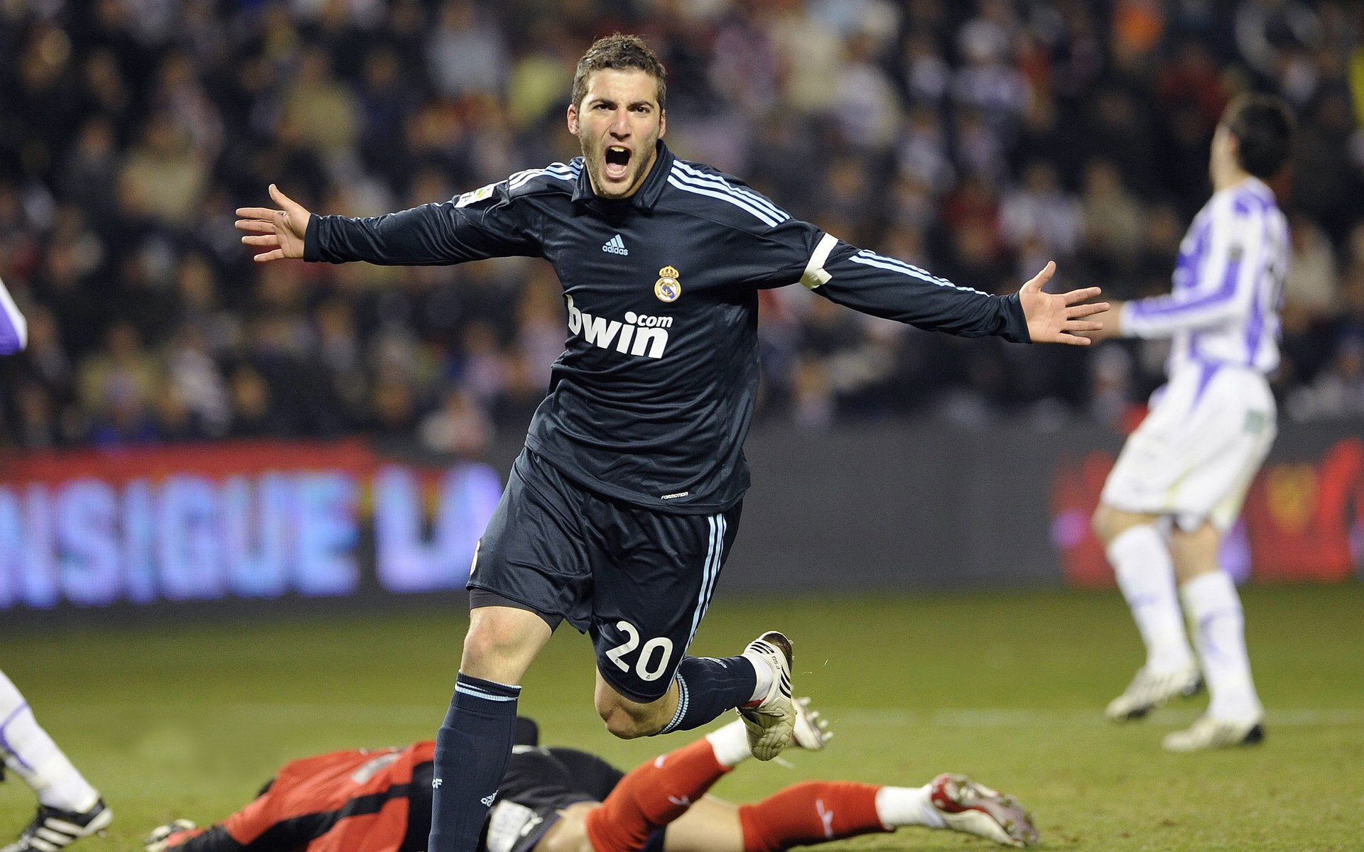 火箭稳稳拿下热火,贝恩成为关键先生