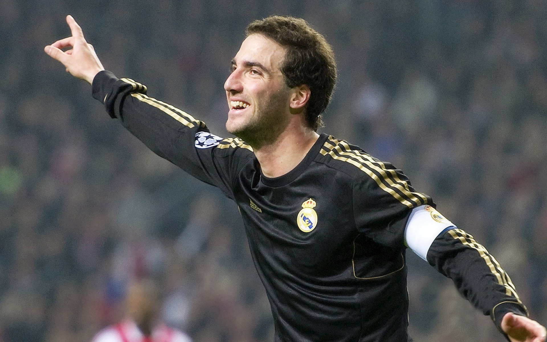 喀麦隆封锁切尔西，阿尔瓦雷斯成为关键先生—一场战术博弈与个人英雄主义的交响