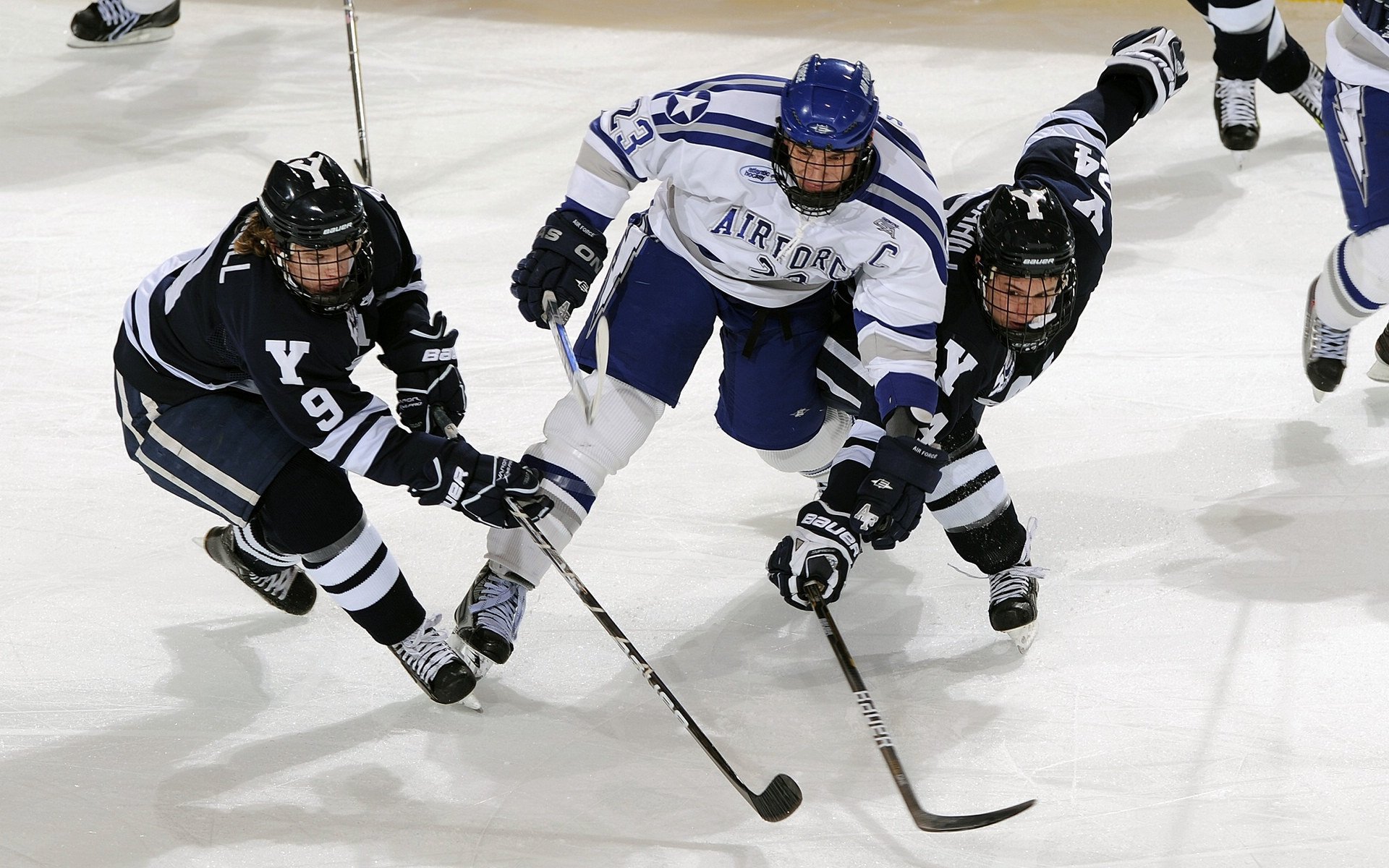 布伦森进攻端无人可挡，凯尔特人轻取上海队