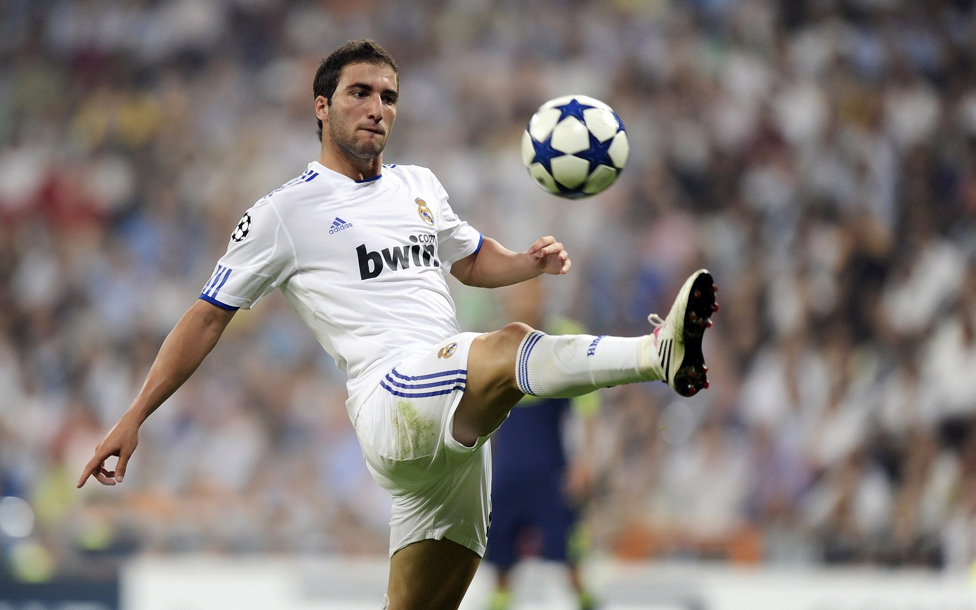 冷门与热力，当瑞典爆冷秘鲁，马丁内利如何诠释足球的不可预测之美