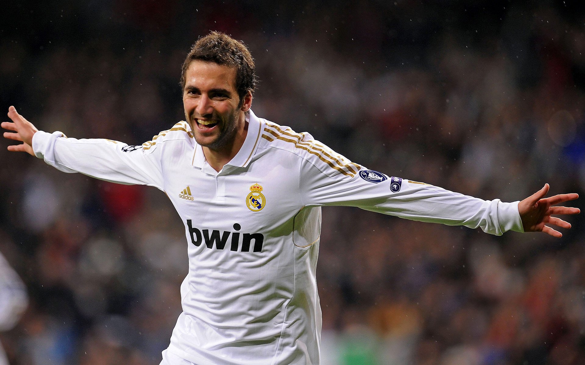 赛道上的冰与火之歌，阿斯顿马丁鏖战哈斯，汉密尔顿一骑绝尘惊艳四座