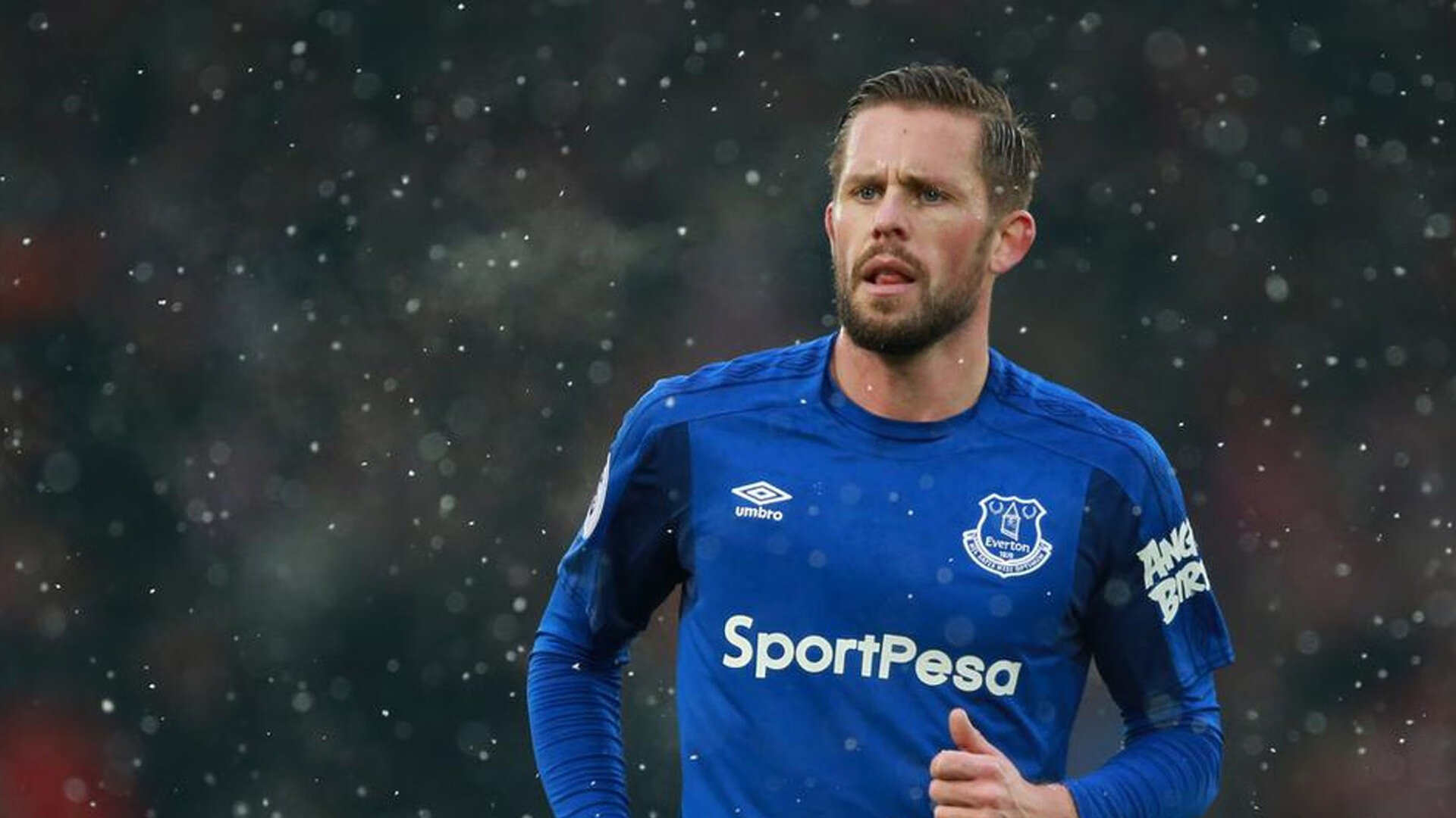 赛道上的冰与火之歌，阿斯顿马丁鏖战哈斯，汉密尔顿一骑绝尘惊艳四座